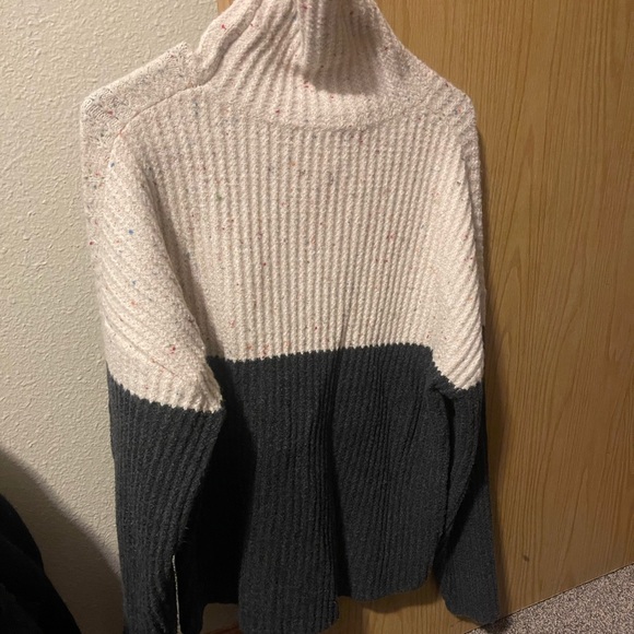 Chelsea 28 Colorblock Turtleneck Sweater - Picture 3 of 4